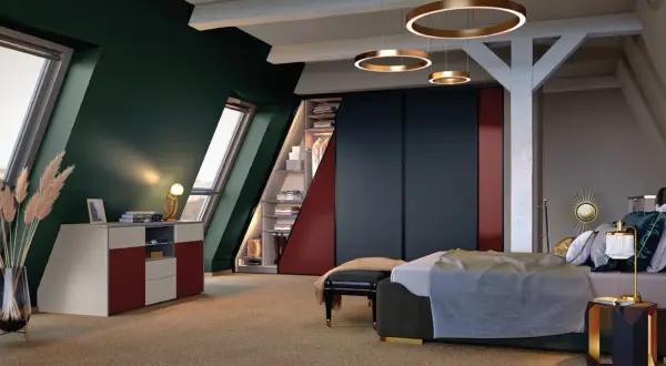 Stilvolle dachgeschoss schlafzimmer ideen: dunkle Wandfarbe, schräge Fenster, offener Kleiderschrank und moderne Beleuchtung schaffen Gemütlichkeit.
