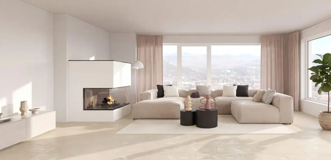 Gemütliches kleines Kaminzimmer einrichten: Eckkamin, beiges Sofa, große Fenster mit Blick auf die Stadt und Berge, helle Einrichtung.